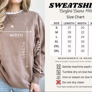 Peut inclure: Un sweat-shirt marron avec un tableau des tailles indiquant les mesures en pouces. Le tableau comprend les tailles S, M, L, XL, 2XL et 3XL, avec les mesures correspondantes de longueur, de largeur et de manche. Le texte "Comfort Colors 1466" est &eacute;galement visible.