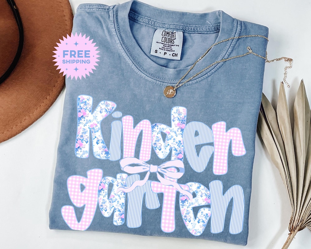 Preppy Coquette Kindergarten Teacher Shirt For Back To School, Comfort Colors Kinder Team Tee, Cute Kindergarten Teacher Squad T-Shirt New Fashion