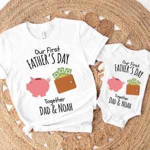 Unser erster Vatertag passendes Shirt-Set, Papa und Baby Sparschwein Brieftasche Outfit, personalisiertes individuelles Geschenk für neuen Vater, 1. Vatertag