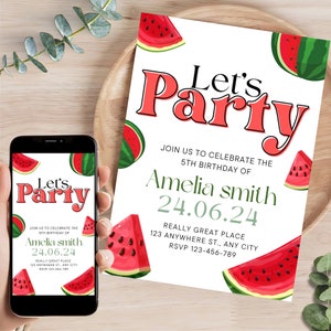 Puede incluir: Una invitación digital con temática de sandía. La invitación dice "Let's Party" en texto rojo y blanco. La invitación es para el 5º cumpleaños de Amelia el 24 de junio de 2024. La invitación incluye un número de teléfono para RSVP.