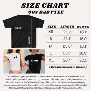 以下が含まれることがあります： 90 年代のベビーTシャツのサイズチャートで、XS、S、M、L、XL の各サイズの長さと幅の寸法がインチで表示されています。