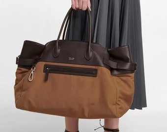 The Simple Runway Style Joint Cowhide Large Capacity Commuter Bag, handcrafted premium products made in Italy