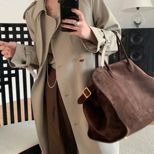 Fashionable suede tote handbag with a soft suede top handle, perfect for women seeking a stylish and versatile accessory zdjęcie 7