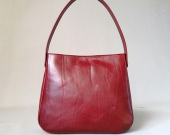 Fashionable Italian leather hobo bag, Fashionable lightweight shoulder bag, handmade in Italy