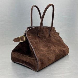 Fashionable suede tote handbag with a soft suede top handle, perfect for women seeking a stylish and versatile accessory zdjęcie 2