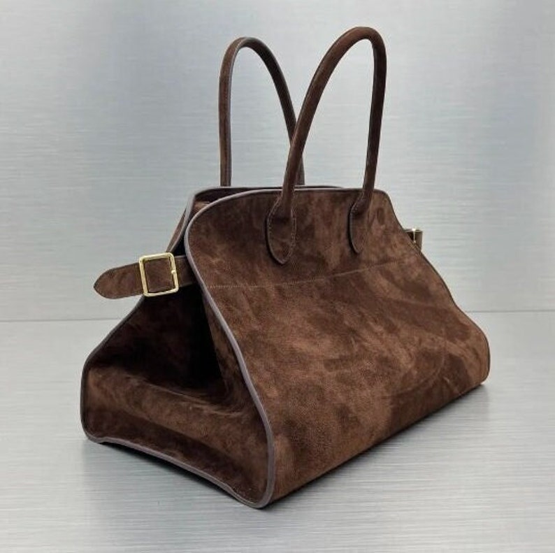 Fashionable suede tote handbag with a soft suede top handle, perfect for women seeking a stylish and versatile accessory zdjęcie 2