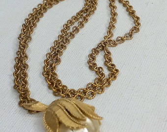 Vintage Sarah Coventry signed baroque gold tone hidden Pearl pendant and 30 in chain