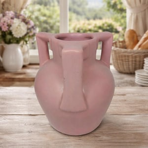 Vintage roze 7-inch vaas met 3 handvatten (CHIPS ZIE OMSCHRIJVING)