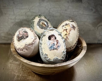 Set di quattro uova francesi vintage fatte a mano in colori pastello, base in polistirolo con decoupage e dettagli in argilla. Riempitivo/decorazione per ciotola primaverile/pasquale