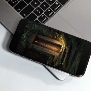 Antike Rune Tür Wallpaper | Fantasy Cliff Tür Digitaler Download | Geheimnisvolles Stein Portal Telefon Hintergrund | 9:16 Ästhetische Kunst