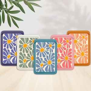 PASTEL DAISY FLOWER MagSafe Magnetischer Leder Geldbeutel, Blumen Design Kartenhalter Kompatibel für iPhone 16 Pro Max, 15 Plus, 14, 13, 12 Mini