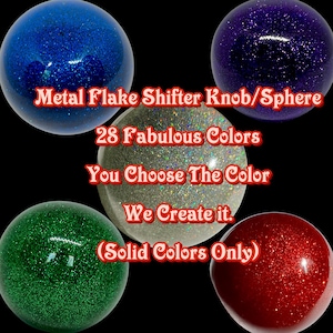 Puede incluir: Imagen de cinco esferas de metal con purpurina en varios colores: azul, morado, verde, plateado y rojo. El texto dice "Metal Flake Shifter Knob/Sphere", "28 Fabulous Colors", "You Choose The Color" y "We Create it."