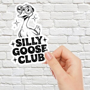 Pegatina del Club del Ganso Tonto, pegatina de un ganso tonto suelto, calcomanía divertida resistente al agua, cita de animal, pegatina de ganso con humor divertido, regalo bonito