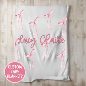 Manta de bebé con nombre personalizado, manta de bebé con lazo rosa coqueta, regalo de bebé con temática coqueta, decoración de guardería con lazo personalizado para habitación de niña, regalo de bebé