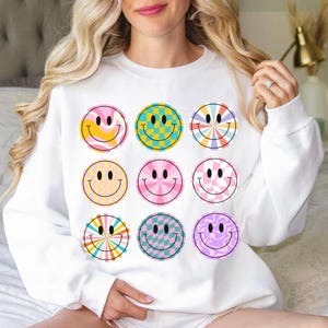 Smiley Sweatshirt | Retro Smiley Sweatshirt Checkered Graphic Crewneck Trendy Happy Face Sweatshirt | Cute Smile Face Sweater |Birthday Gift