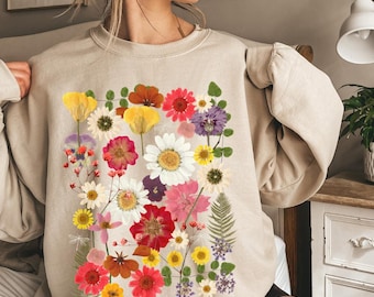 Vintage Pressed Flowers Sweatshirt, Boho Cottagecore Crewneck, Garden Botanical Floral Pullover, Fairycore Wildflowers Sweatshirt, Floral