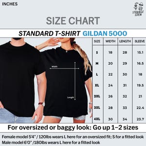 Puede incluir: Una tabla de tallas para una camiseta est&aacute;ndar Gildan 5000 en pulgadas. La tabla muestra medidas de ancho, largo y manga para tallas de la S a la 4XL. Incluye texto sobre recomendaciones de ajuste oversize y referencias de modelos.