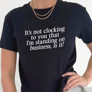 Y2K It&#39;s Not Clocking To You That I&#39;m Standing On Business Baby Tee Viral Quote Fitted Top Baddie Aesthetic Shirt Funny Meme Tee TikTok Meme