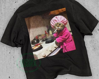 Housewife Cat shirt, cat Meme Shirt, Funny Ironic Cat, Brainrot tshirt, Y2K Joke, Weird Meme tee