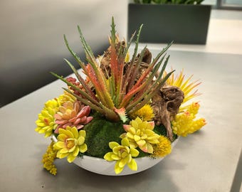 Sukkulenten Design in weißer runder Tonvase | Buntes künstliches Sukkulenten Gesteck | Große Sukkulenten Pflanzen | Einzigartiges florales Herzstück