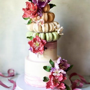 Tulipani in pasta di zucchero, torta nuziale, decorazioni per torte di lusso, fiori in pasta di zucchero