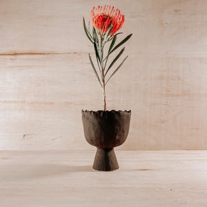 Keramische Ikebana-plantenbak met kenzan – handgemaakte kom met bloemstuk voor Japanse bloemsierkunst