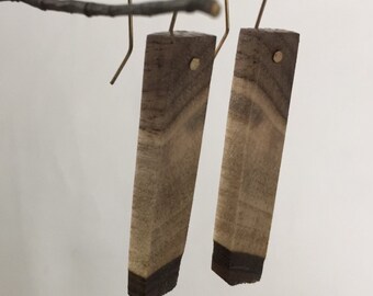 Mooie handgemaakte live edge zwarte walnoot oorbellen, houten oorbellen, walnoot oorbellen