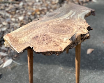 Mooie Live Edge Maple Burl bijzettafel, bijzettafel, bijzettafel, esdoorntafel, live edge bijzettafel