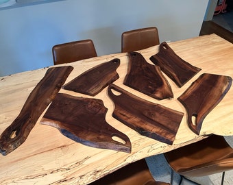 Mooie handgemaakte Live Edge Black Walnut Charcuterie Board, Charcuterie board, serveerplank, dienblad, walnoot charcuterie board