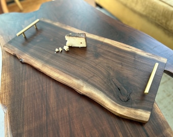 Mooie Live Edge Black Walnut charcuterieplank, charcuterieplank, snijplank, kaasplank, dienblad