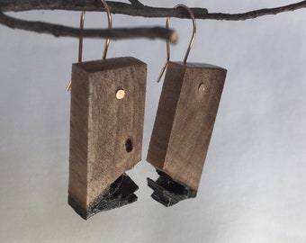 Mooie handgemaakte live edge zwarte walnoot oorbellen, houten oorbellen, walnoot oorbellen