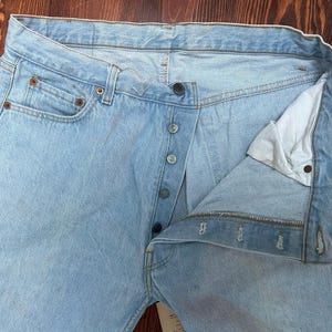 Vintage 90s 501 Levis Button Fly Jeans 34x32 Made in USA