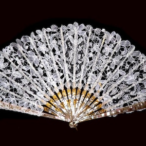Antique Hand Fan Mother of Pearl Monture and Brussels Lace Leaf circa 1890s