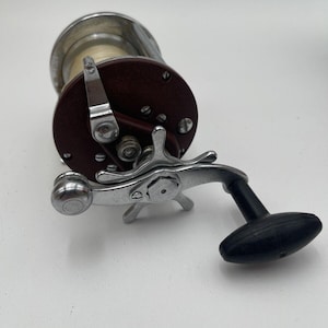 Vintage Pflueger Bond No. 2000 Bait Casing Fishing Reel
