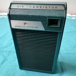 Realtime TR-1660 “The Duke” transistor radio
