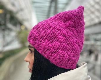 Merino wool winter hat (hand knitted, pink/fuchsia)