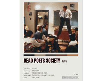 Könnte beinhalten: Ein Filmplakat für Dead Poets Society 1989, das einen Lehrer zeigt, der in einem Klassenzimmer auf einem Schreibtisch steht, umgeben von Schülern. Das Plakat enthält eine Farbpalette, Film-Credits und ein PG-Bewertungssymbol.