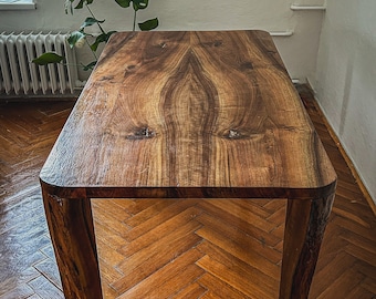 Table de salle à manger originale en noyer, construction en bois massif