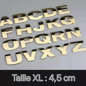 Letra metálica adhesiva 3D de alta calidad de 4,5 cm dorada.