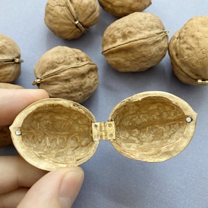 Handmade walnut shell gift box, casket, proposal ring box, wedding gift box, natural jewelry box with magnetic lock