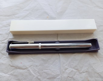 Vintage fountain pen 1980s. Made in USSR. With the original plastic box. Never used.