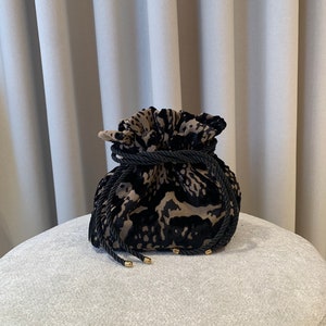 Velvet Bucket-Pouch Bag/Stay chic and organized with our on-trend Velvet Bucket Pouch Bag - A must-have for any fashionista!