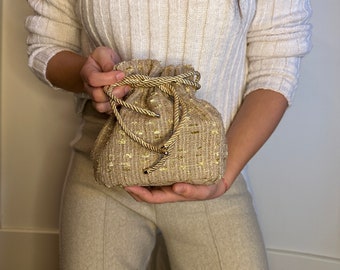 Tweed Beige Bucket-Pouch Bag/Elegant and Versatile Beige Tweed Bucket Bag - Carry Your Essentials in Style