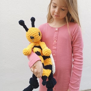 Bee Snuggler Crochet Pattern: Amigurumi Plush Toy (PDF Pattern) - Etsy
