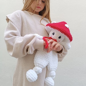 Mushroom snuggler pattern. Amigurumi lovely for baby girl. Plush toy security blanket. Easy low sew crochet pattern for beginners. English zdjęcie 4