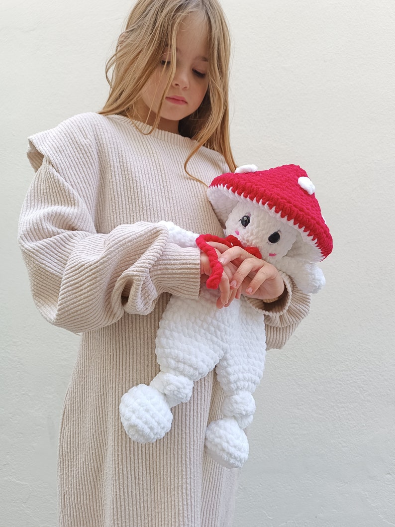 Mushroom snuggler pattern. Amigurumi lovely for baby girl. Plush toy security blanket. Easy low sew crochet pattern for beginners. English zdjęcie 4