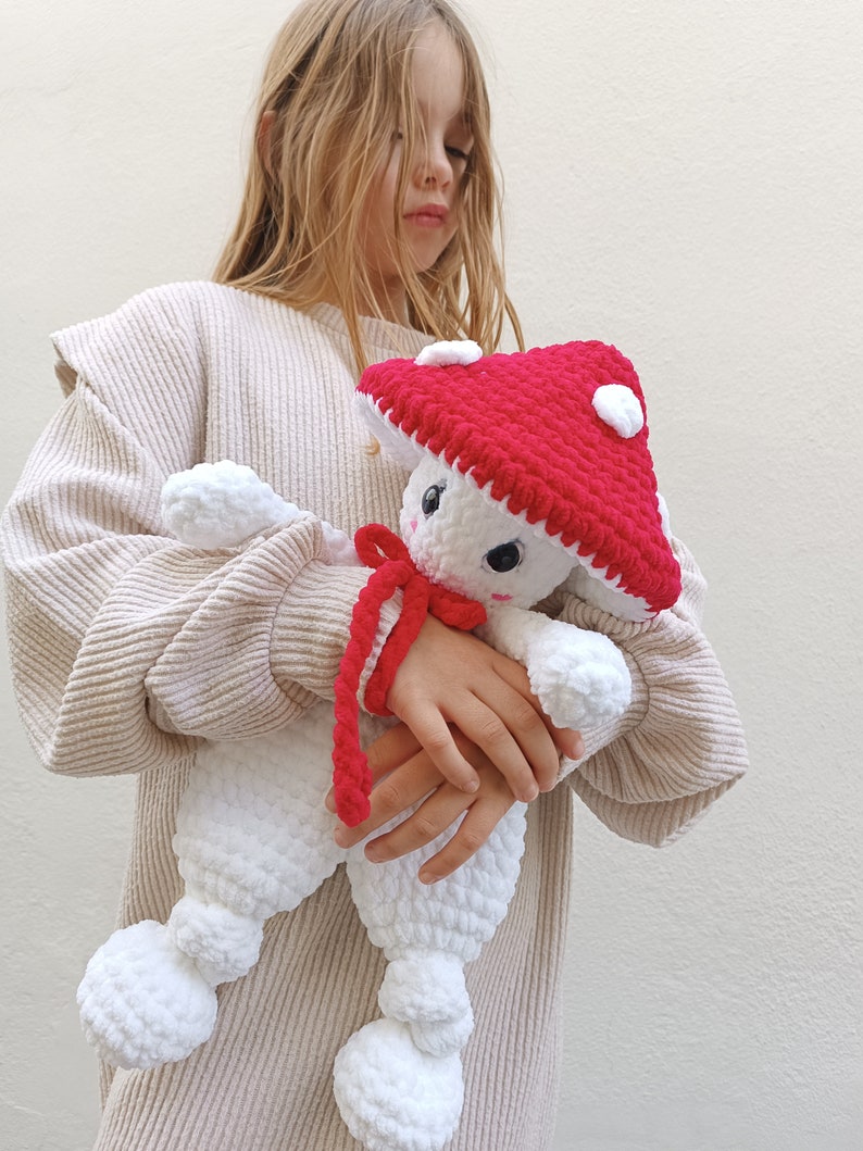 Mushroom snuggler pattern. Amigurumi lovely for baby girl. Plush toy security blanket. Easy low sew crochet pattern for beginners. English zdjęcie 3