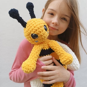 Bee Snuggler Crochet Pattern: Amigurumi Plush Toy (PDF Pattern) - Etsy