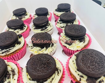 Juego de 12 cupcakes Oreo (con adornos de cumpleaños opcionales)