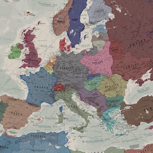 Könnte beinhalten: Eine politische Karte von Europa im Vintage-Stil mit gedeckten, erdigen Farbtönen für die einzelnen Länder. Die Karte zeigt historische Grenzen, einschließlich Jugoslawien und der Sowjetunion, mit klaren schwarzen Beschriftungen für Länder.